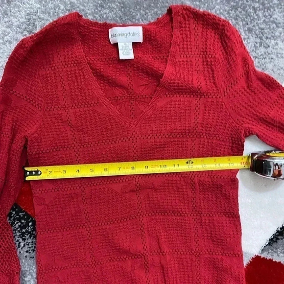 VTG Bloomingdale's Crochet Sweater V-Neck Sz PS - Picture 4 of 5